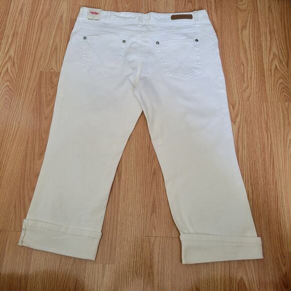 339 What About Me Capri Jeans Sz 9/10 Distresses - Picture 3 of 10